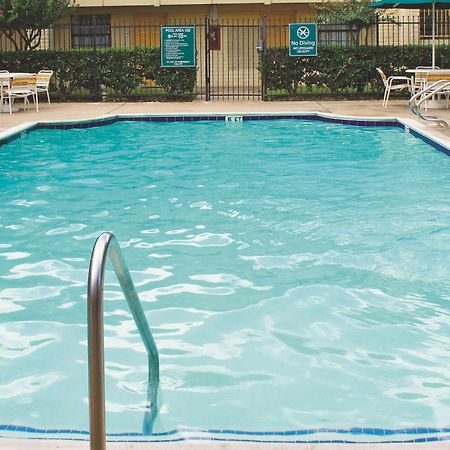 Baymont By Wyndham Houston La Porte Exterior photo