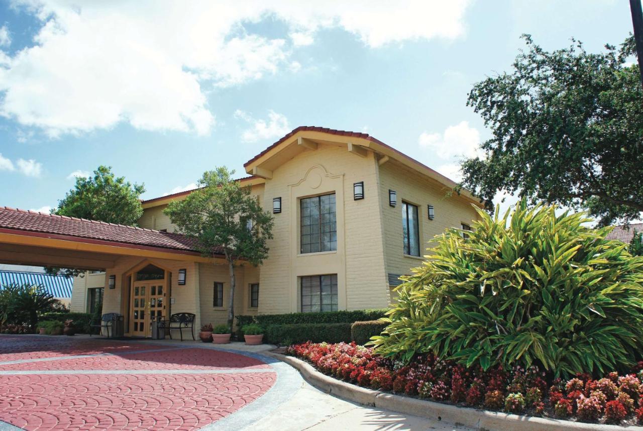 Baymont By Wyndham Houston La Porte Exterior photo