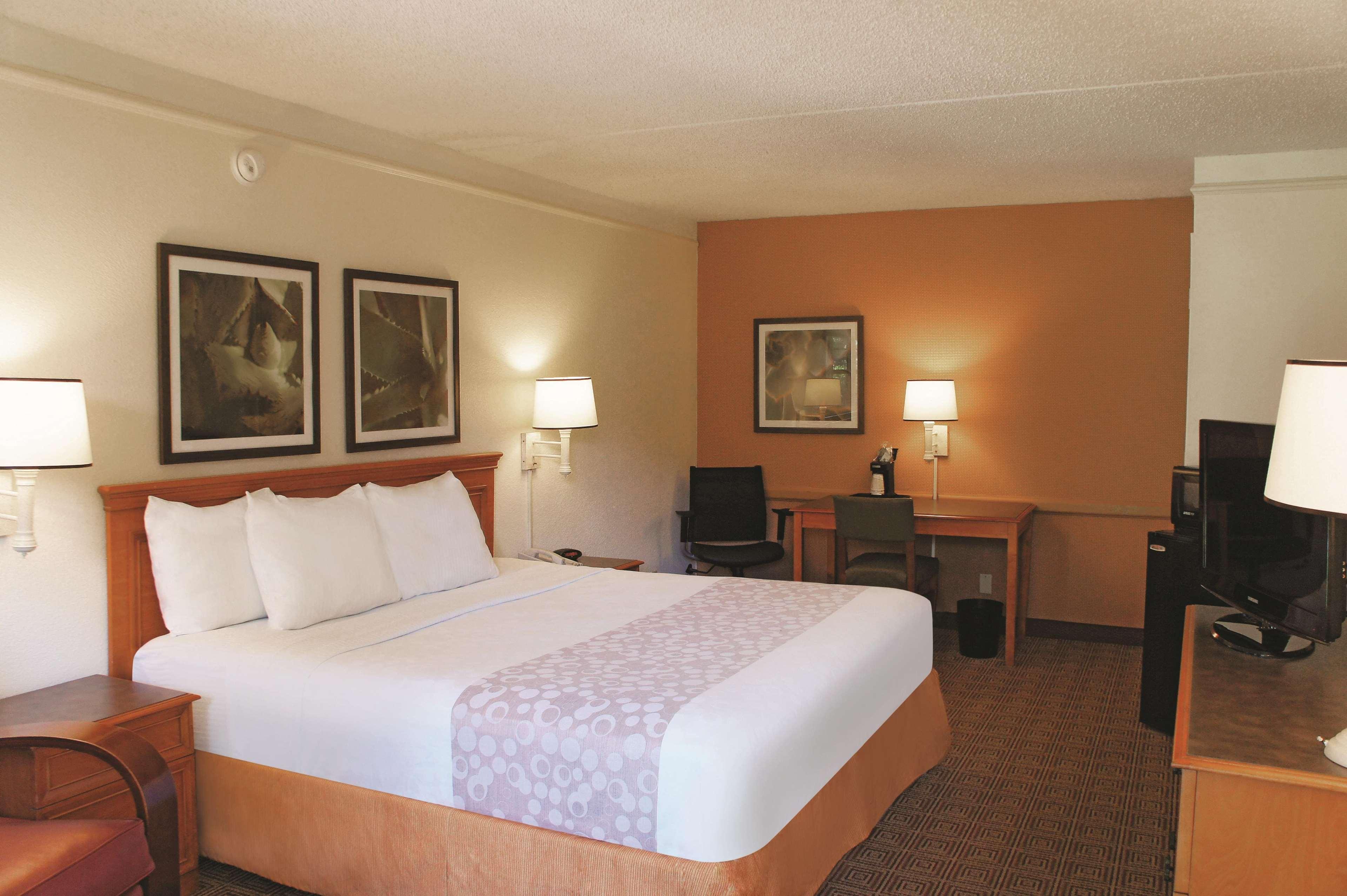 Baymont By Wyndham Houston La Porte Exterior photo