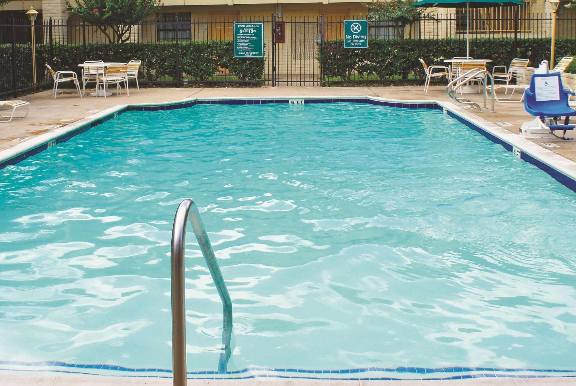 Baymont By Wyndham Houston La Porte Exterior photo