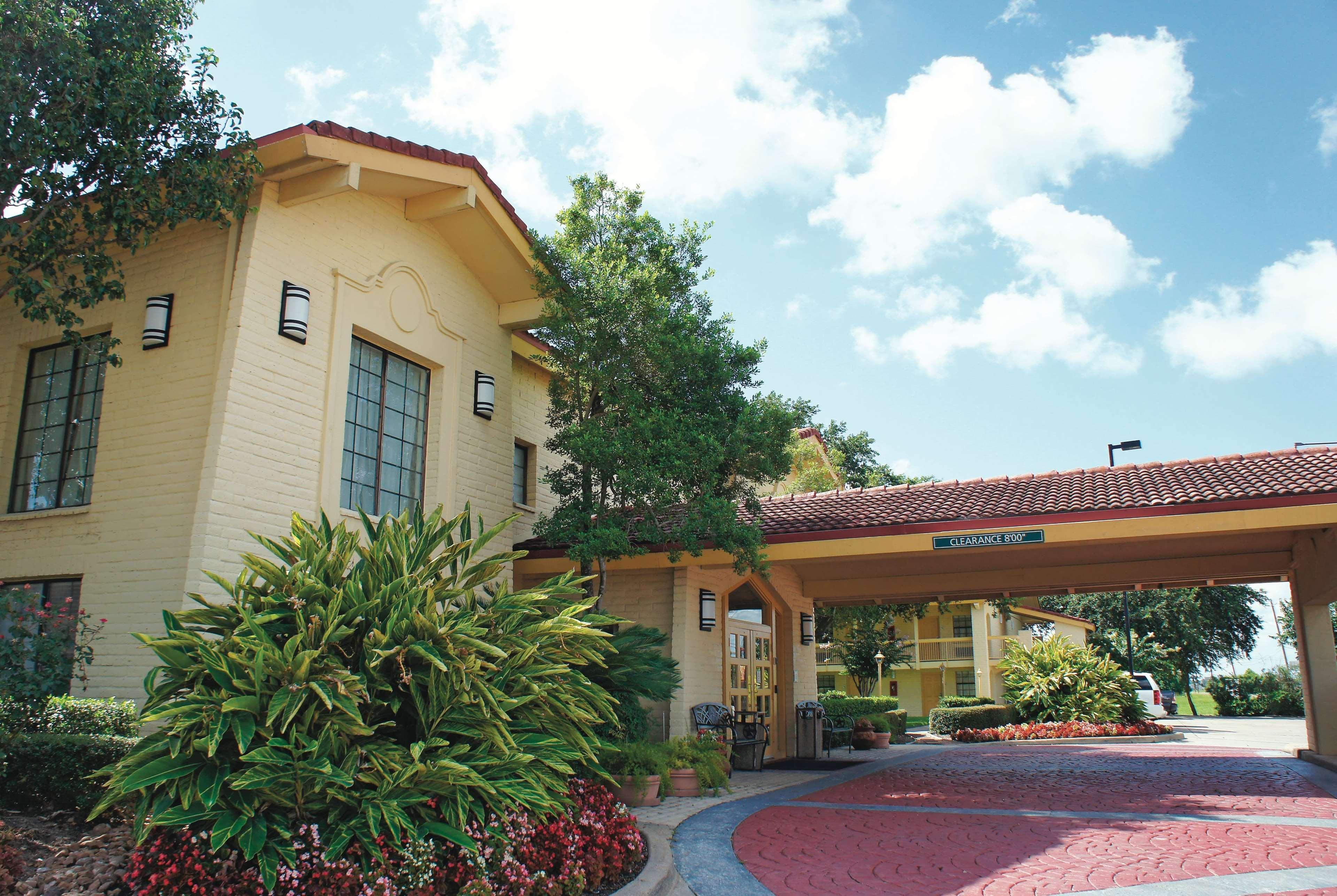 Baymont By Wyndham Houston La Porte Exterior photo