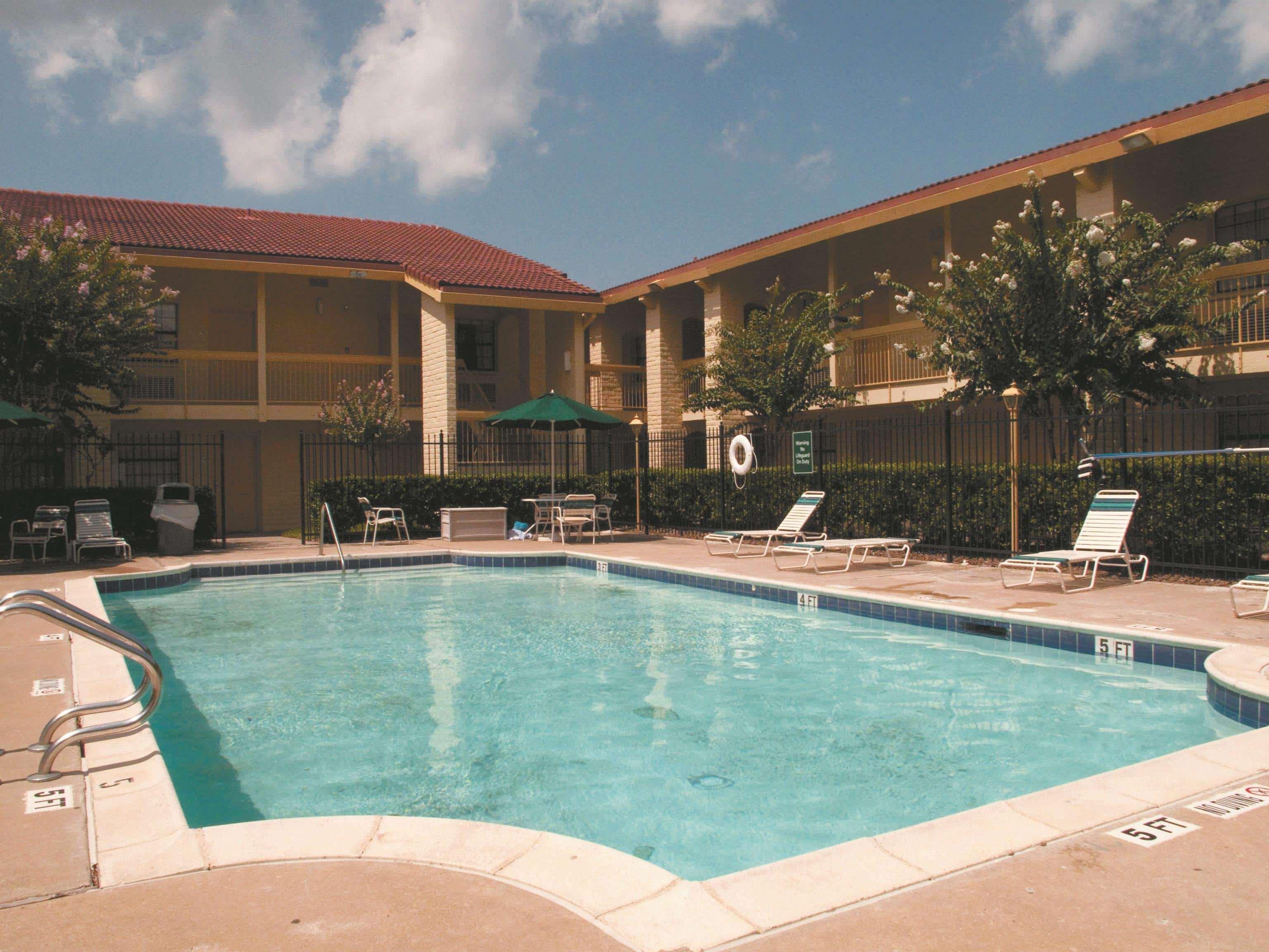 Baymont By Wyndham Houston La Porte Exterior photo