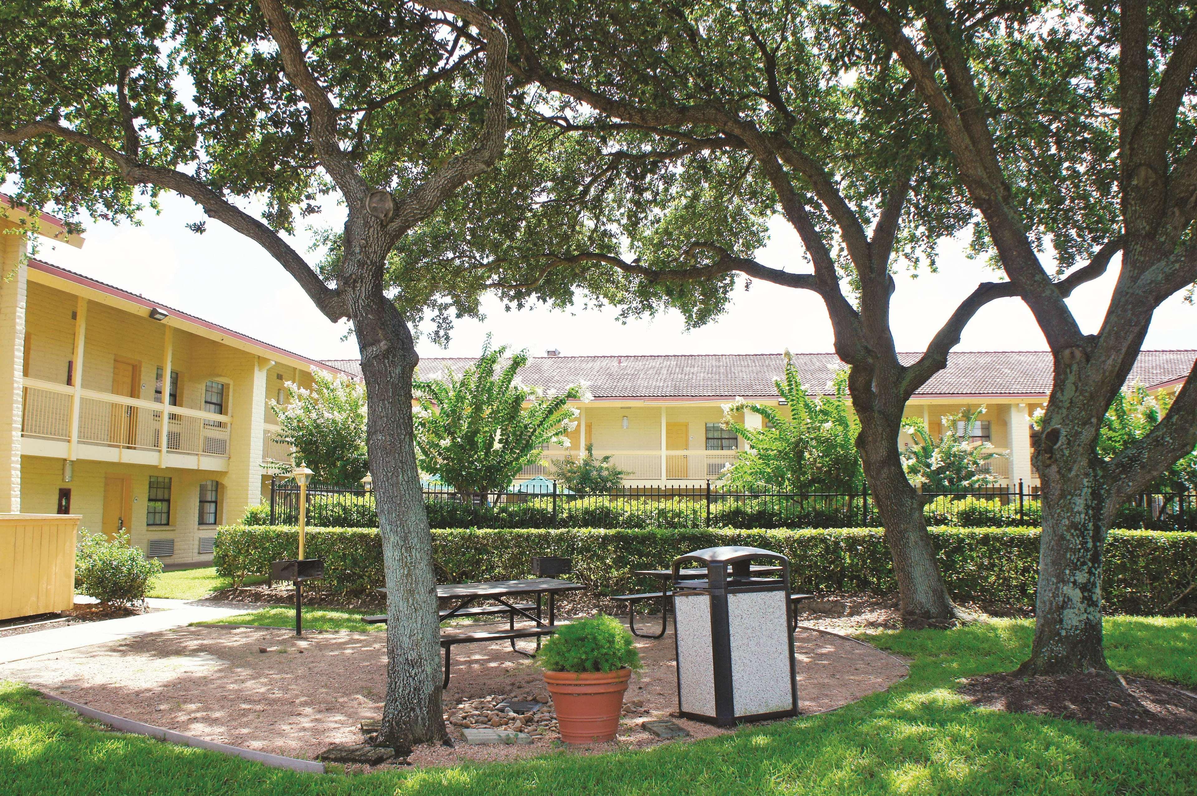 Baymont By Wyndham Houston La Porte Exterior photo