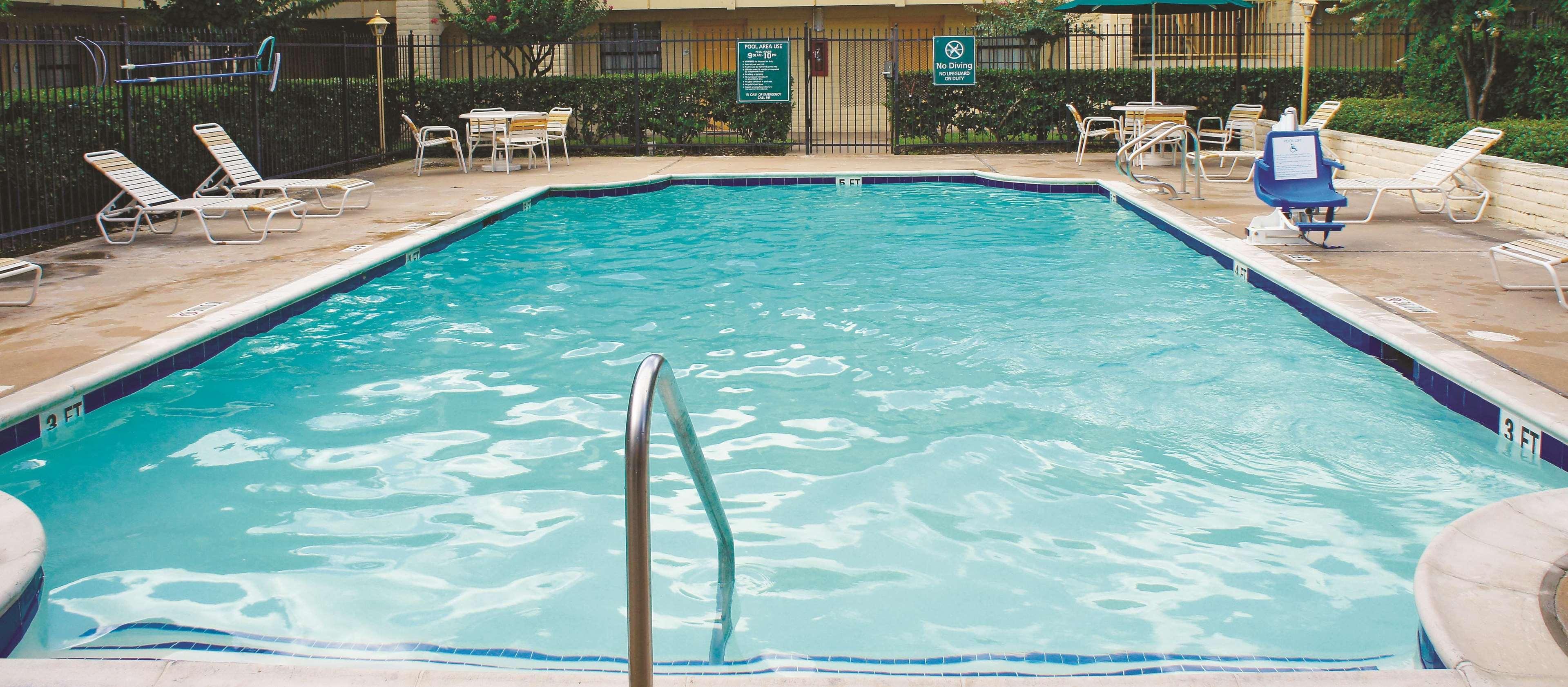 Baymont By Wyndham Houston La Porte Exterior photo