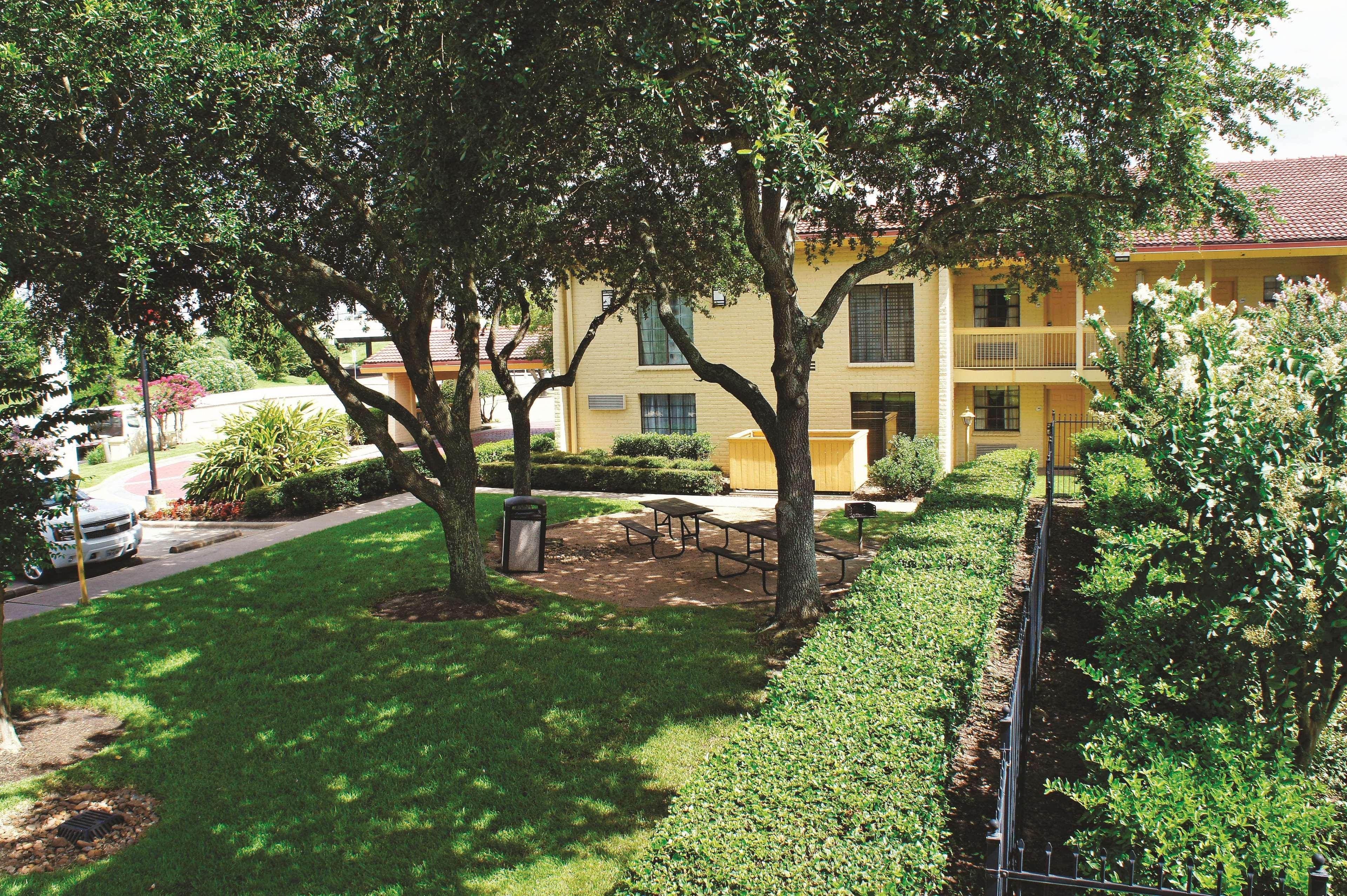 Baymont By Wyndham Houston La Porte Exterior photo